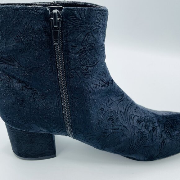 Unisa Shoes Womens Size 8 M Black Embossed Heels Ankle Booties Zip Velvet - Picture 10 of 12
